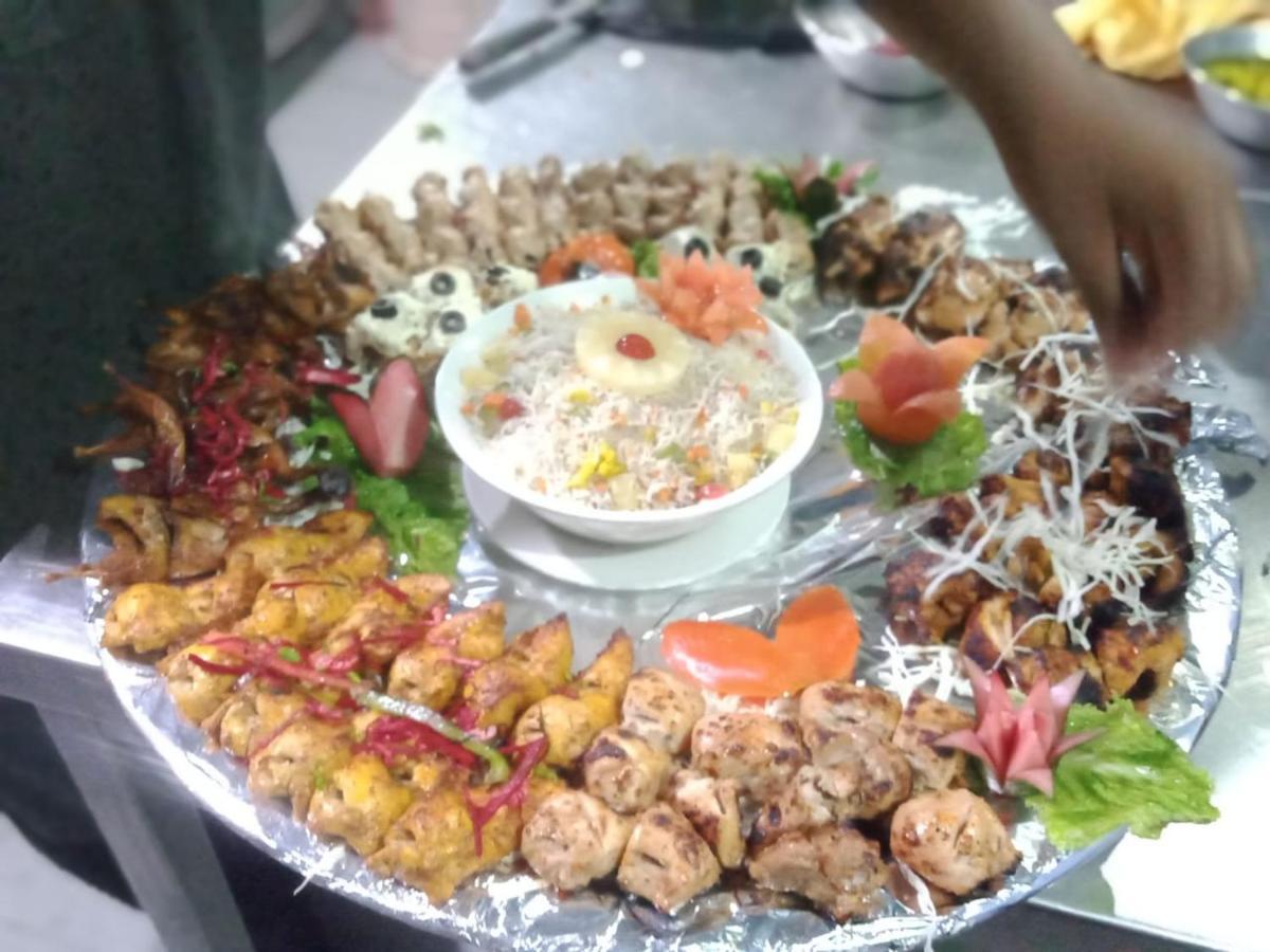 Shahi Palace Hotel Chichawatni Luaran gambar