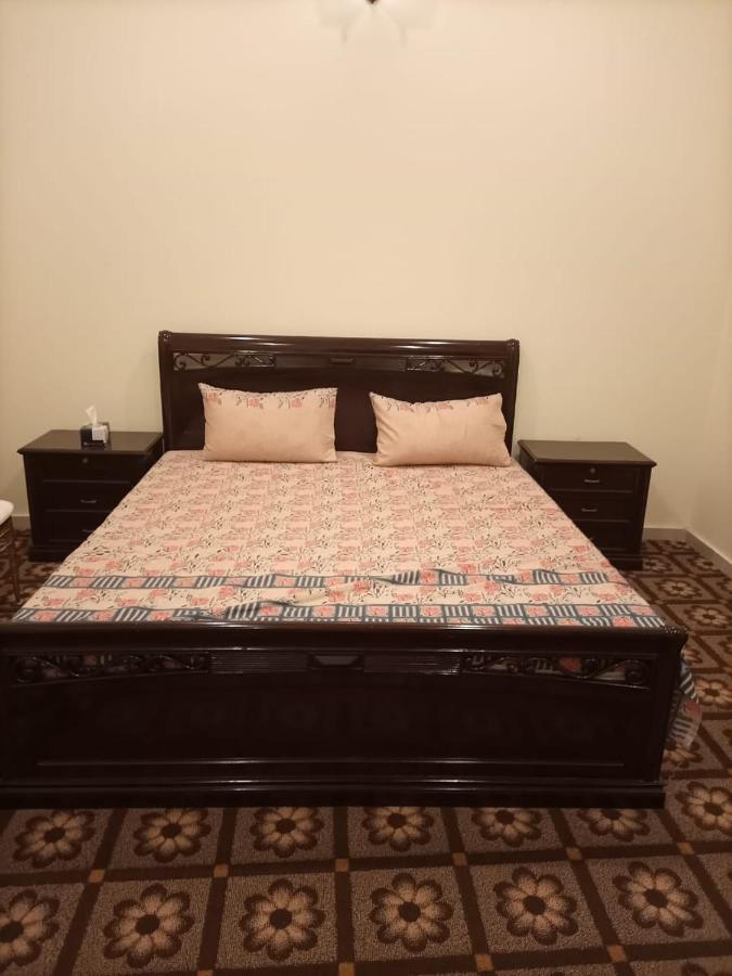 Shahi Palace Hotel Chichawatni Luaran gambar